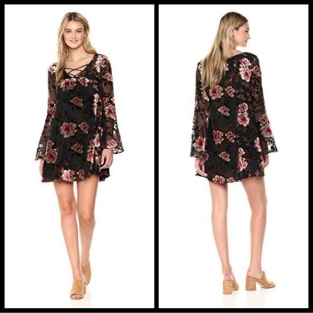 Cupcakes and Cashmere Valda Black Crushed Velvet Floral Swing Dress Size Small